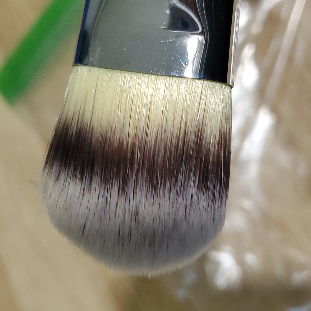 Makeup brush - Picture 2 of 2